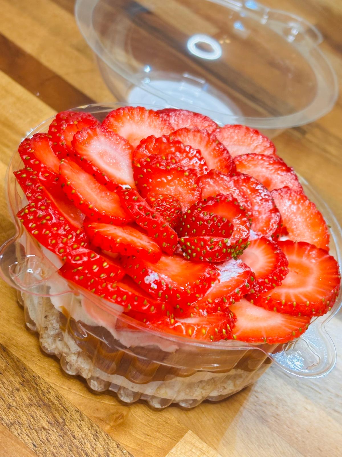 Pavlova Dessert